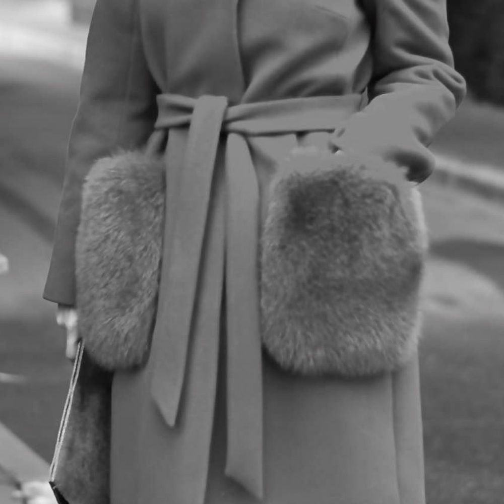Stylish Coat with Faux Fur Pockets